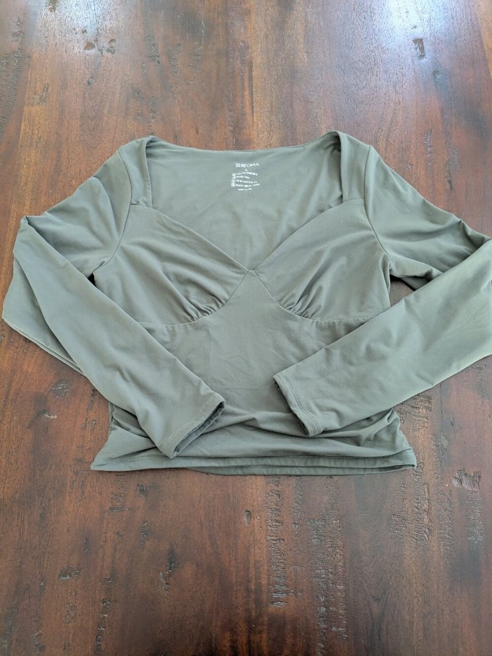 REORIA Olive Green Sweetheart Neck Long Sleeve Ruched Top - Size L